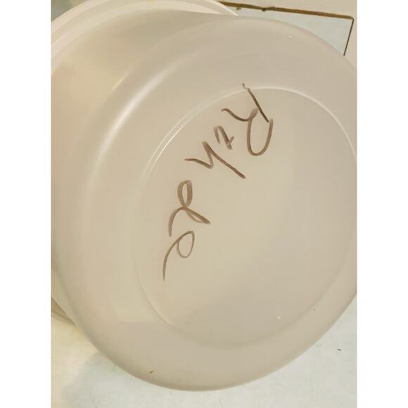 Rubbermaid Vintage Round Large Servin' Saver CAKE Keeper Container & Beige Base - Picture 3 of 7